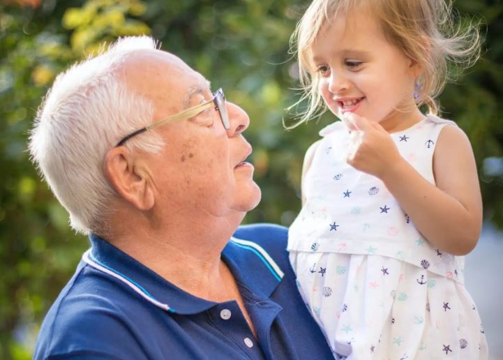 Celebrating Grandpa on Father’s Day in Assisted Living Celebrating Grandpa on Father’s Day in Assisted Living