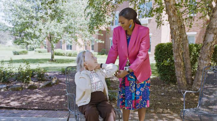 Understanding the Difference Between Assisted Living and Independent Living Understanding the Difference Between Assisted Living and Independent Living