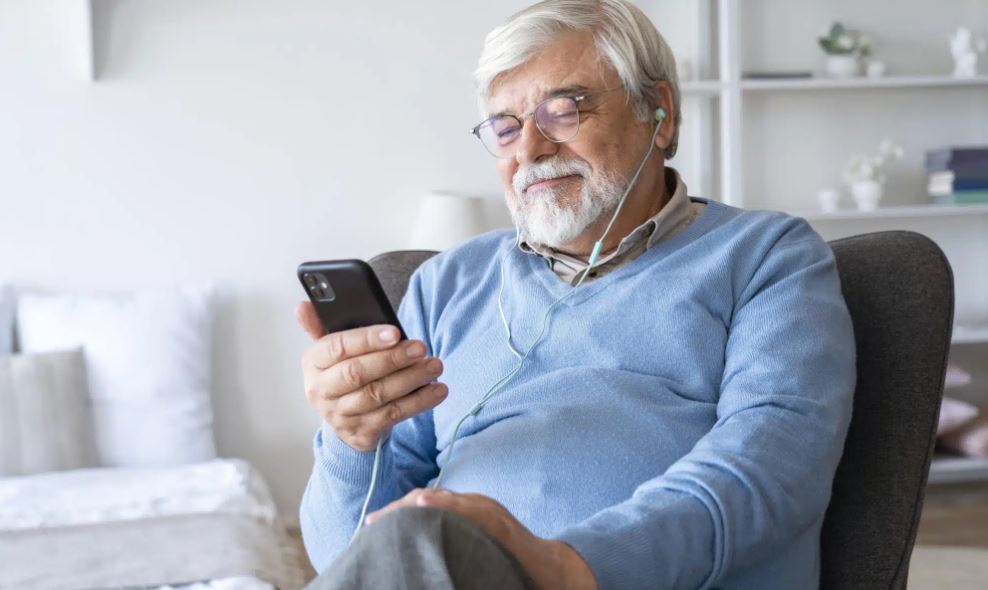 How Technology Can Empower Senior Independence in Assisted Living How Technology Can Empower Senior Independence in Assisted Living